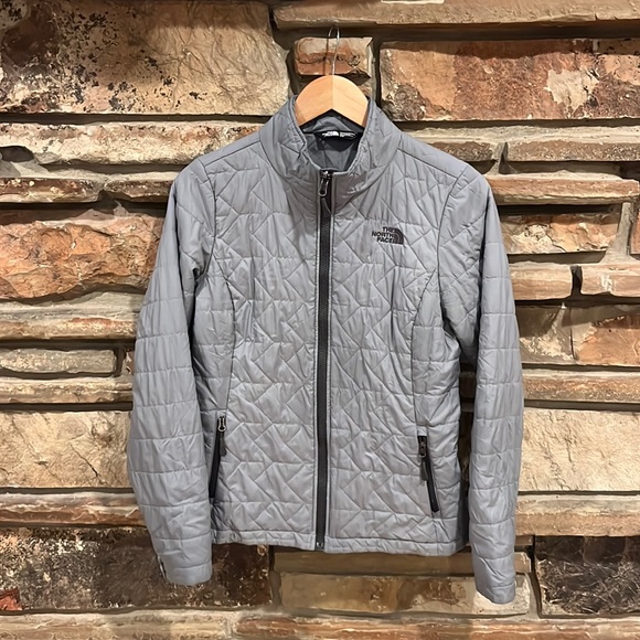 The North Face Jackets & Blazers - The North Face Grey Chevron Quilted Puffer Jacket